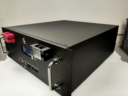 La batterie Lifepo4 est empilée à l'aide d'une pile de 48V 100Ah.